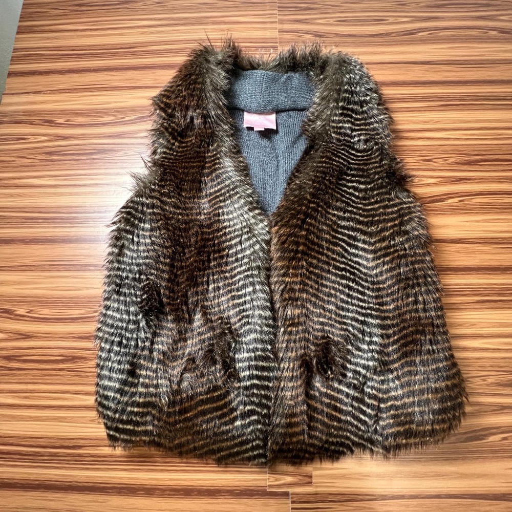 Romeo & Juliet Couture Faux Fur Vest Womens Small Brown Grey Striped RJ23980‎